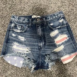 Hollister Jean Shorts. American Flag Pockets. Women’s. Size 00;w23. Distressed
